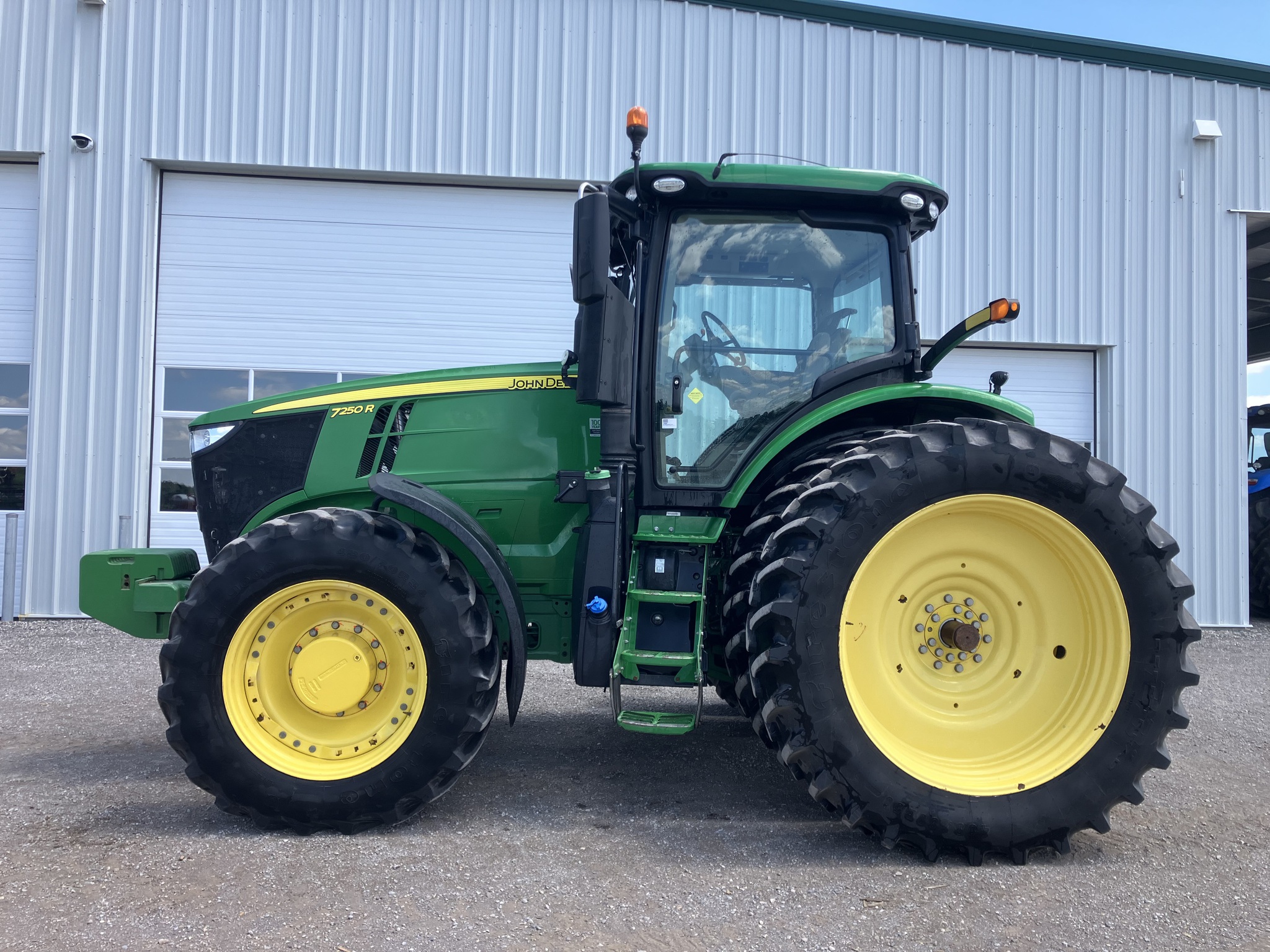 2018 John Deere 7250R Image 1