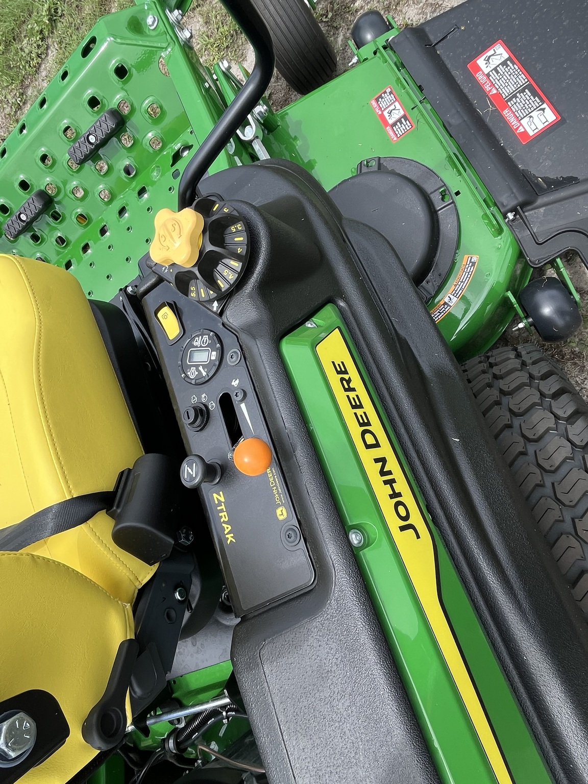 2025 John Deere Z970R Image 6