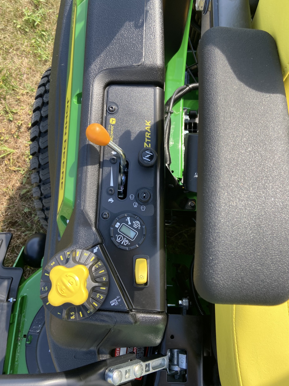 2024 John Deere Z930M Image 10