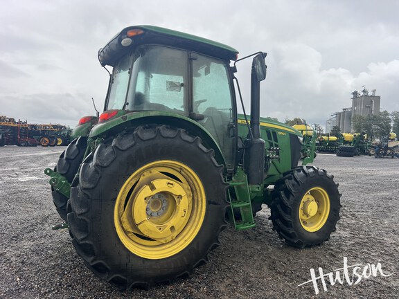 Photo of 2023 John Deere 6105E