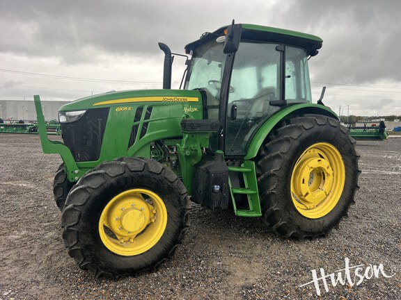 Photo of 2023 John Deere 6105E