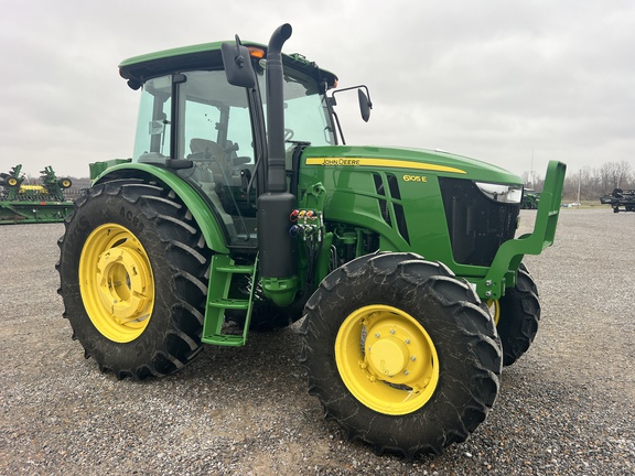 Photo of 2023 John Deere 6105E