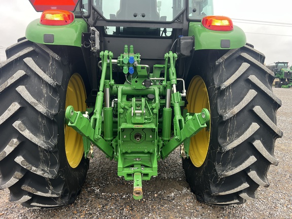 Photo of 2023 John Deere 6105E