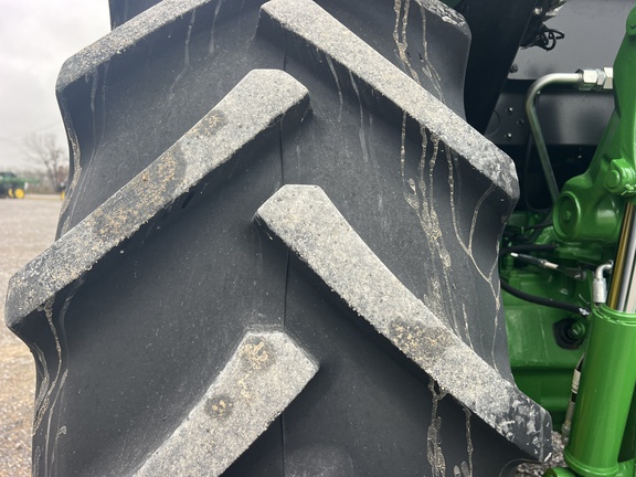 Photo of 2023 John Deere 6105E