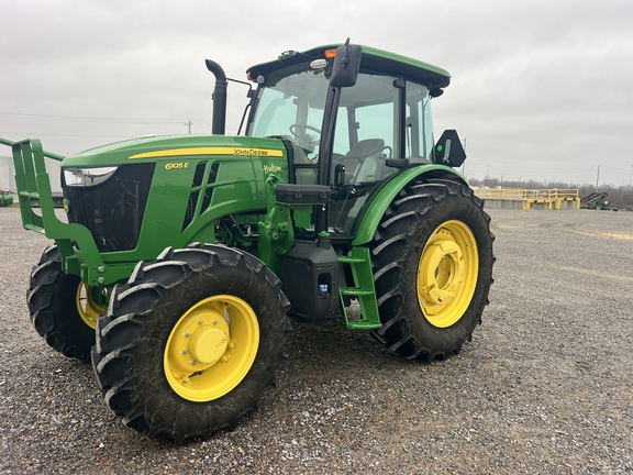 Photo of 2023 John Deere 6105E