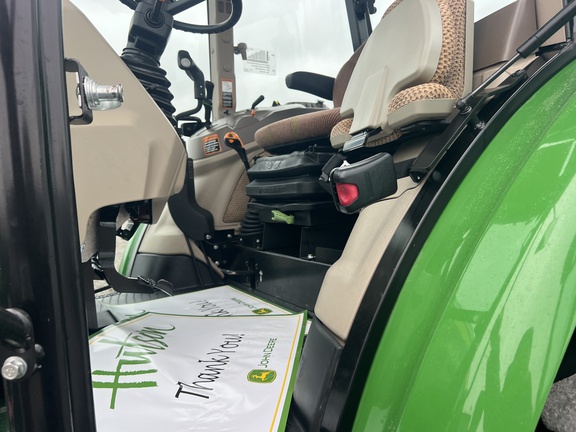 Photo of 2023 John Deere 6105E