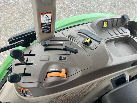 Photo of 2023 John Deere 6105E