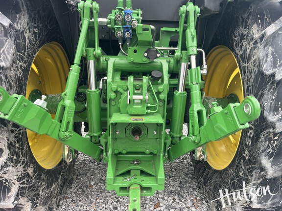 Photo of 2023 John Deere 6105E
