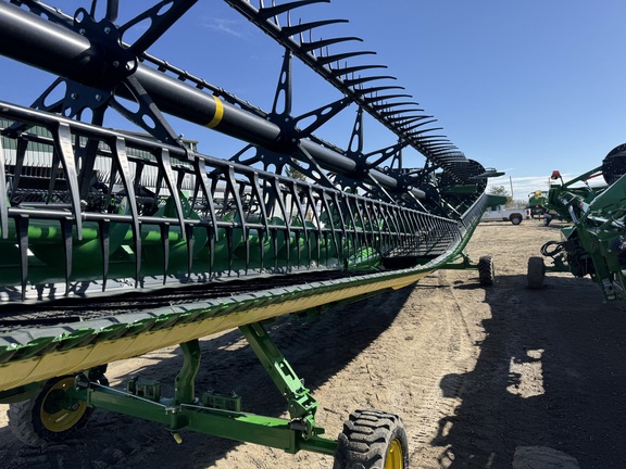 Used 2023 John Deere HD45R Combine Platforms at Horizon Ag & Turf in Warburg, AB - Photo6