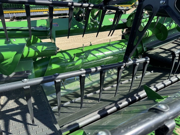 Used 2023 John Deere HD45R Combine Platforms at Horizon Ag & Turf in Warburg, AB - Photo7