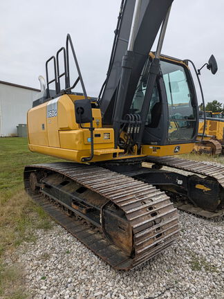 2017 John Deere 160G LC