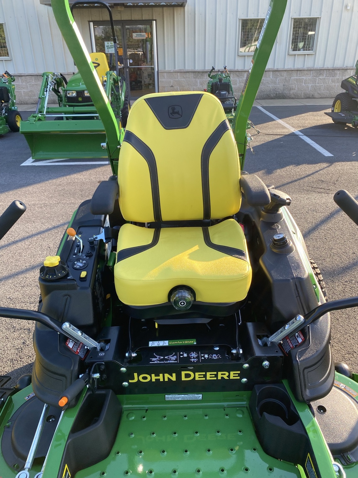 2025 John Deere Z960M Image 7
