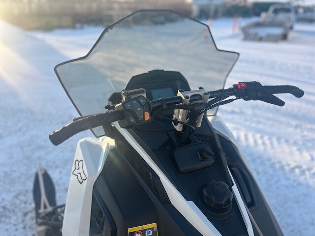 2024 Polaris 650 SWITCHBACK SP Snowmobiles