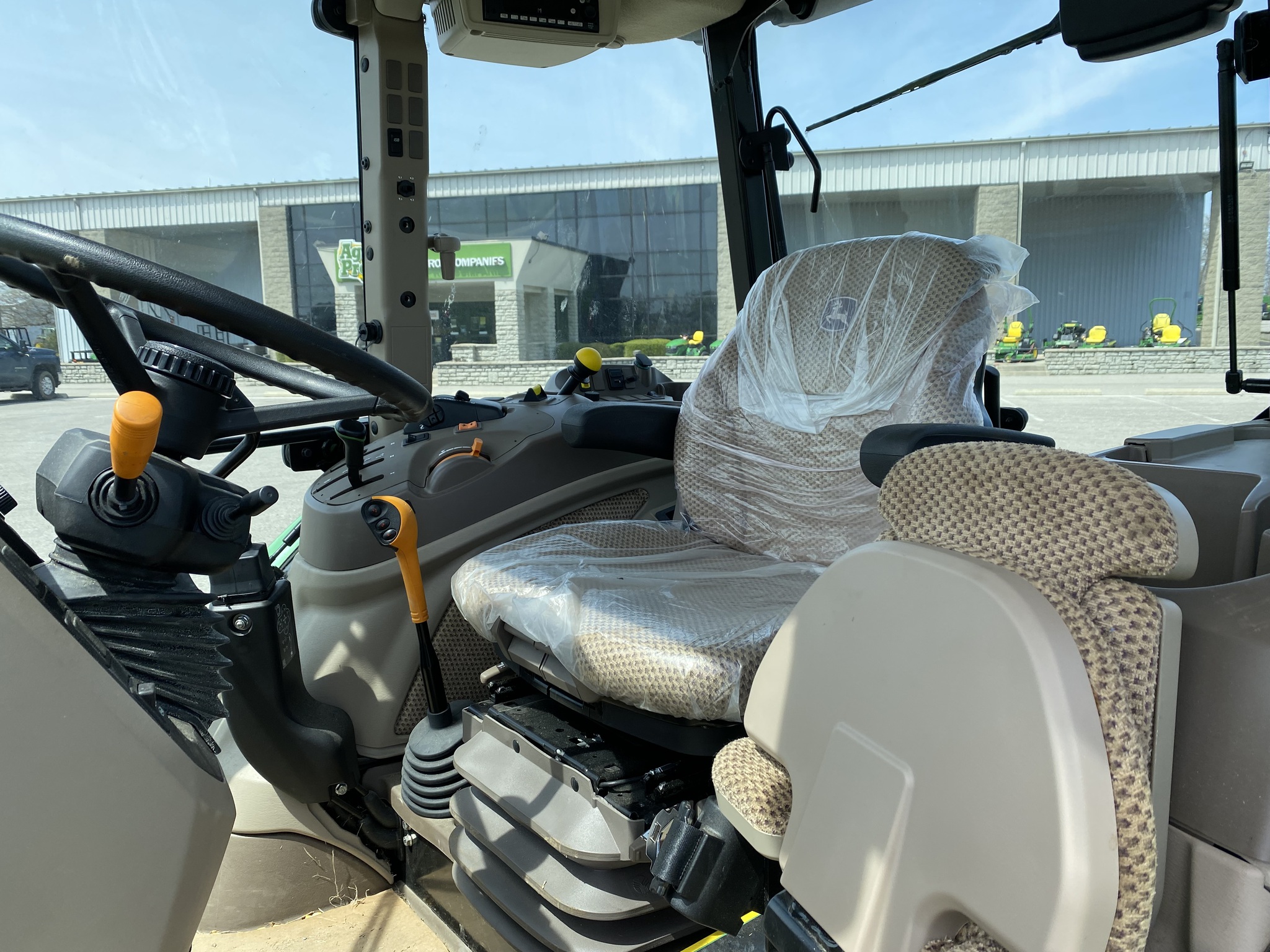 2023 John Deere 5120M Image 7