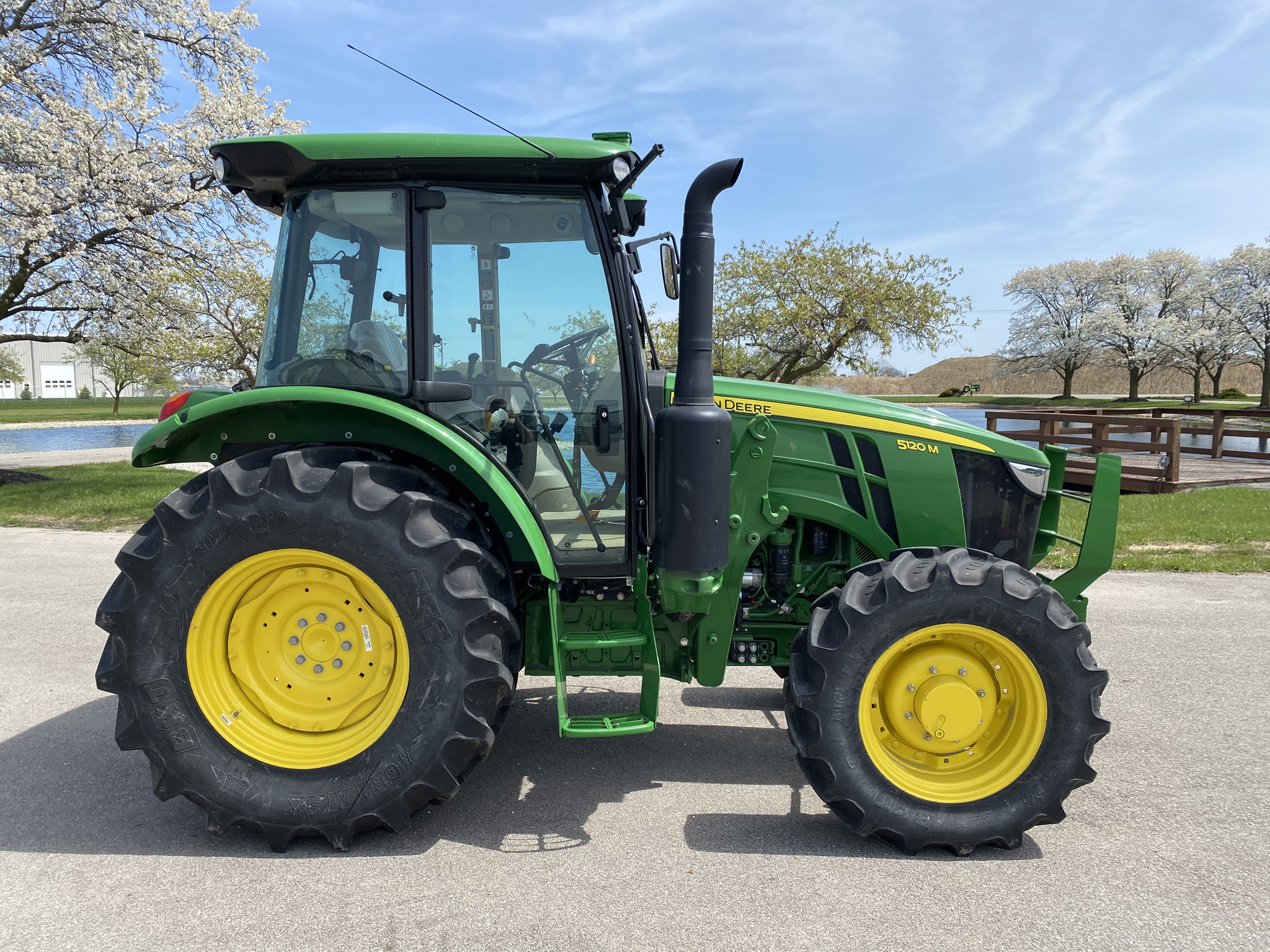 2023 John Deere 5120M Image 10