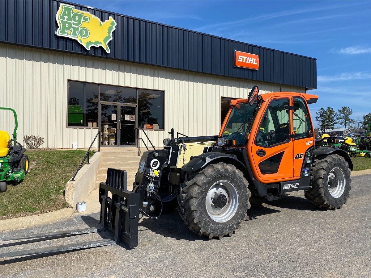 2025 JLG 832 Image 2