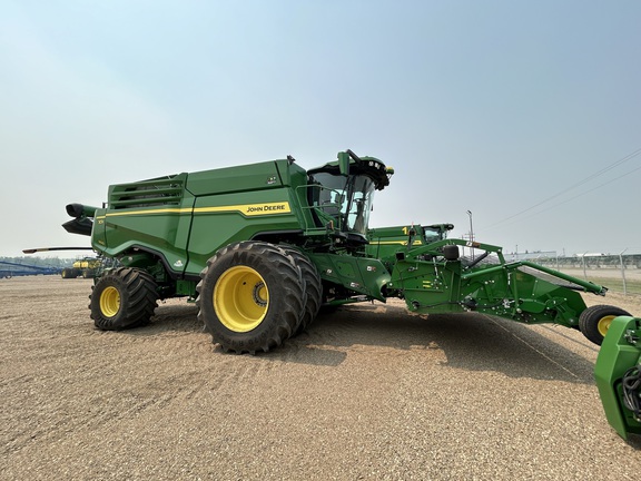 Used 2022 John Deere X9 1100 Combines at Horizon Ag & Turf in Lloydminster, AB - Photo5