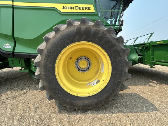 Used 2022 John Deere X9 1100 Combines at Horizon Ag & Turf in Lloydminster, AB - Photo14