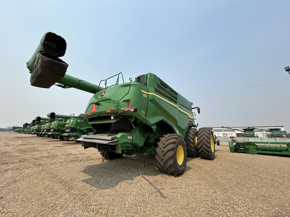 Used 2022 John Deere X9 1100 Combines at Horizon Ag & Turf in Lloydminster, AB - Photo7