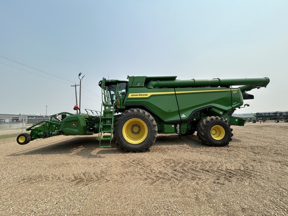 Used 2022 John Deere X9 1100 Combines at Horizon Ag & Turf in Lloydminster, AB - Photo4