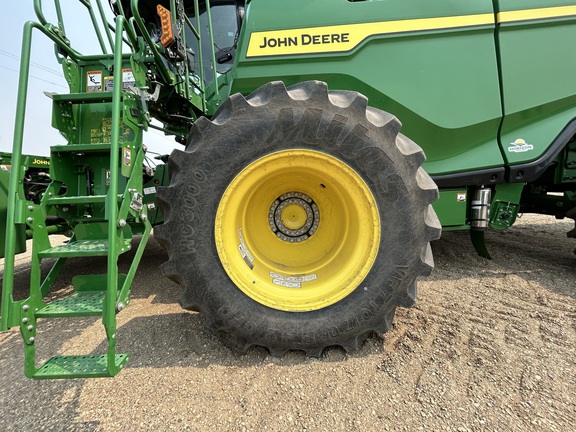 Used 2022 John Deere X9 1100 Combines at Horizon Ag & Turf in Lloydminster, AB - Photo23