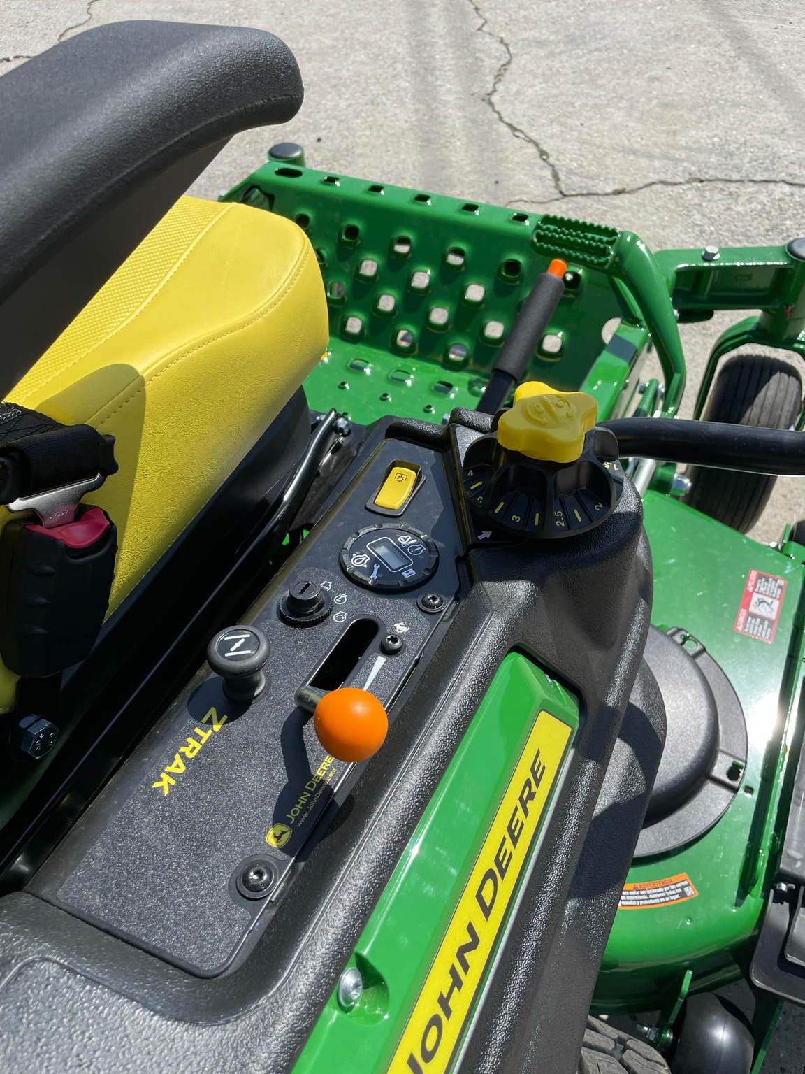 2023 John Deere Z950M Image 2