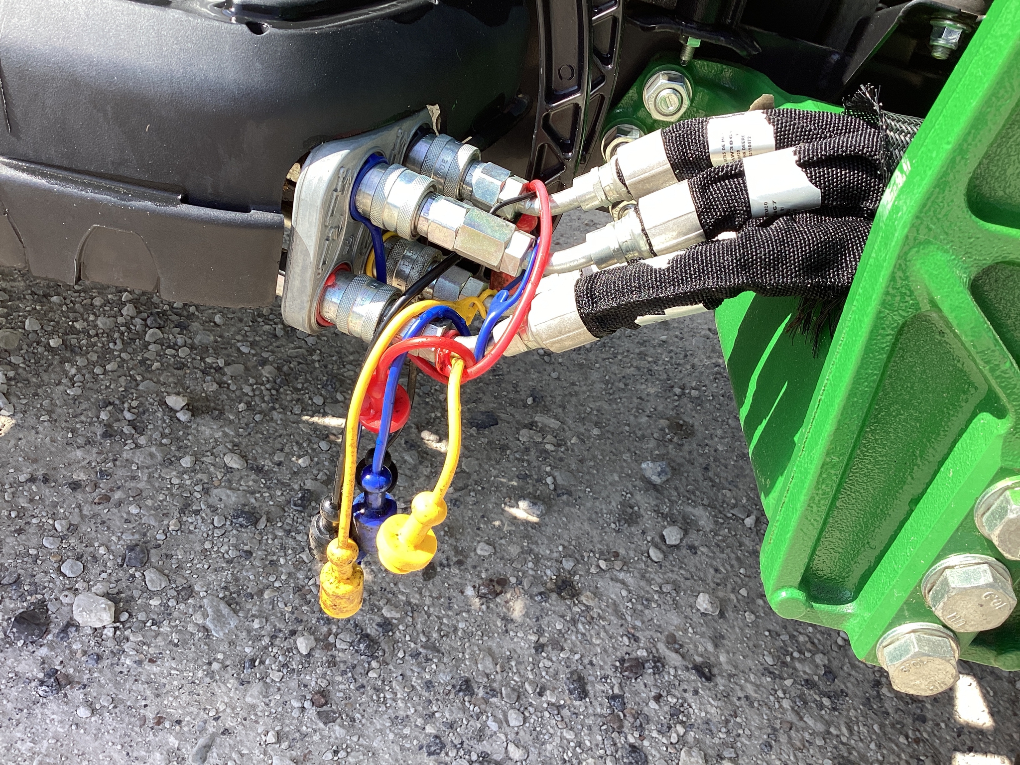 2022 John Deere 1023E Image 18