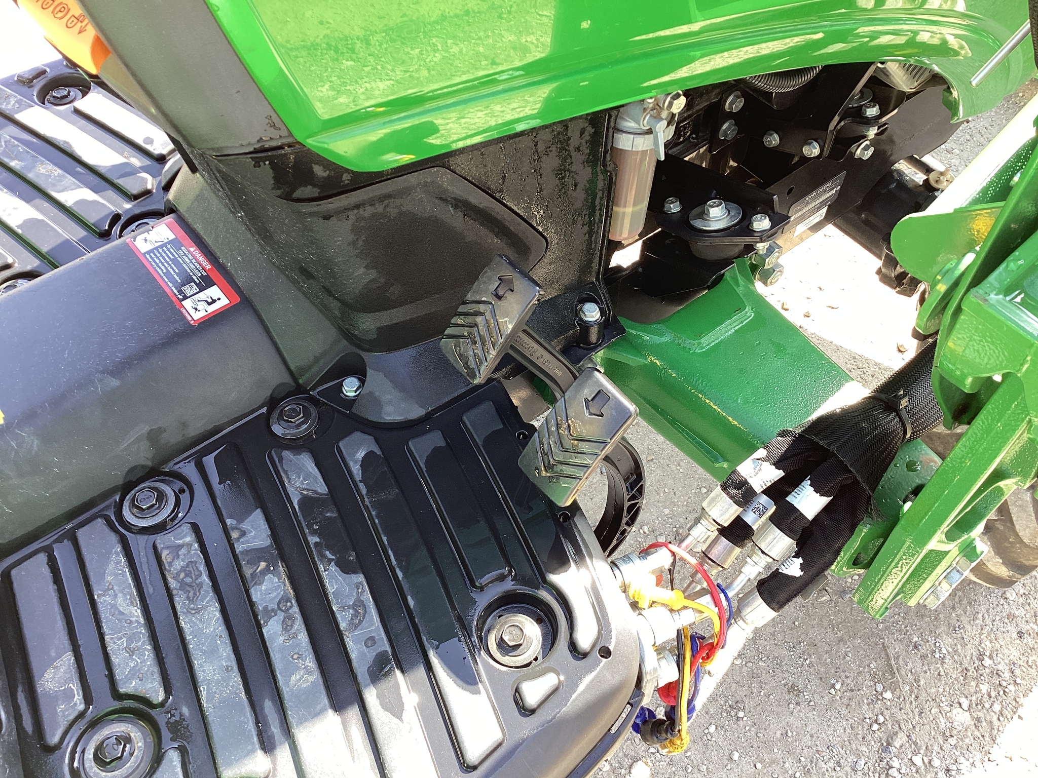 2022 John Deere 1023E Image 17