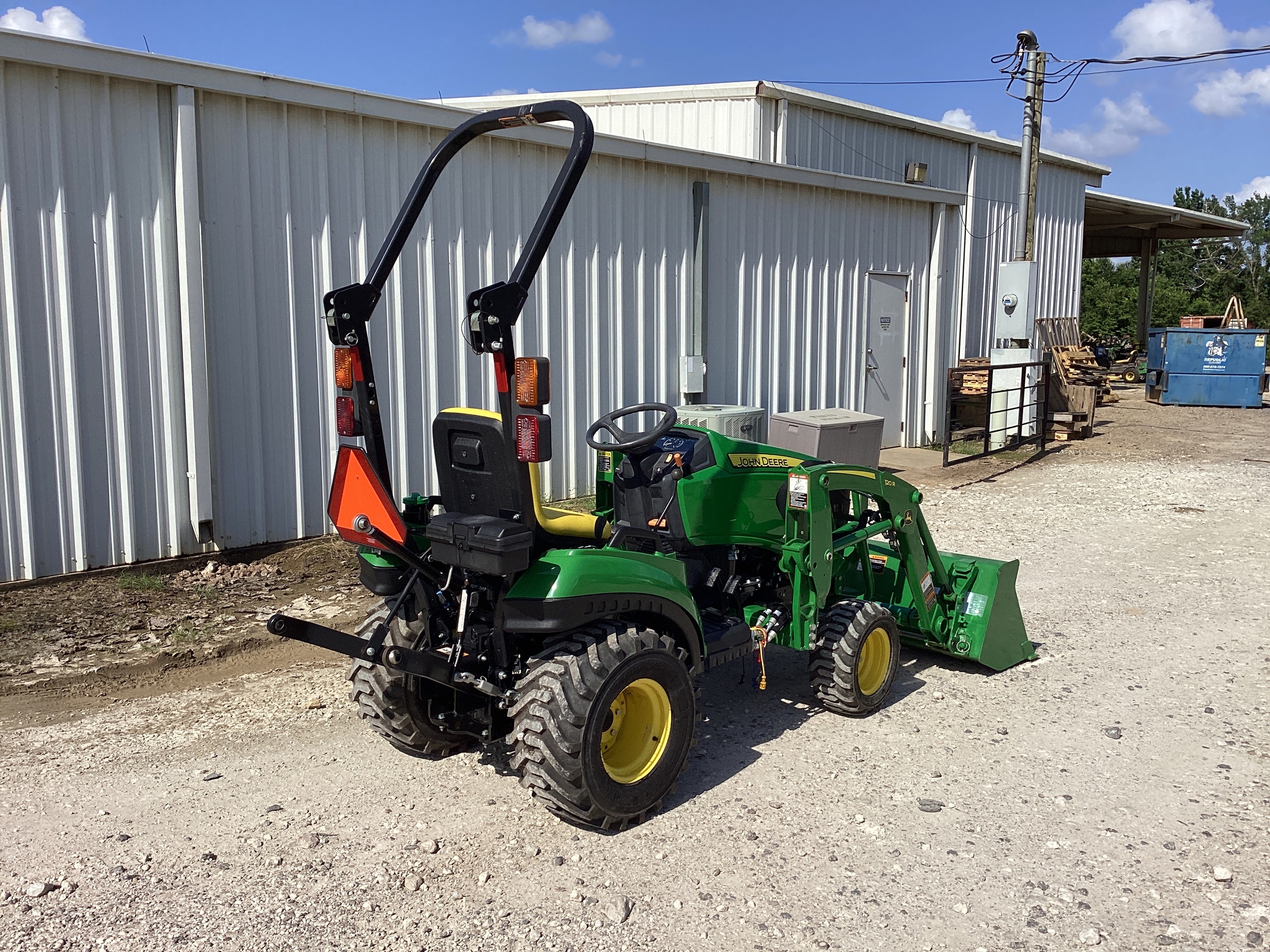 2022 John Deere 1023E Image 6
