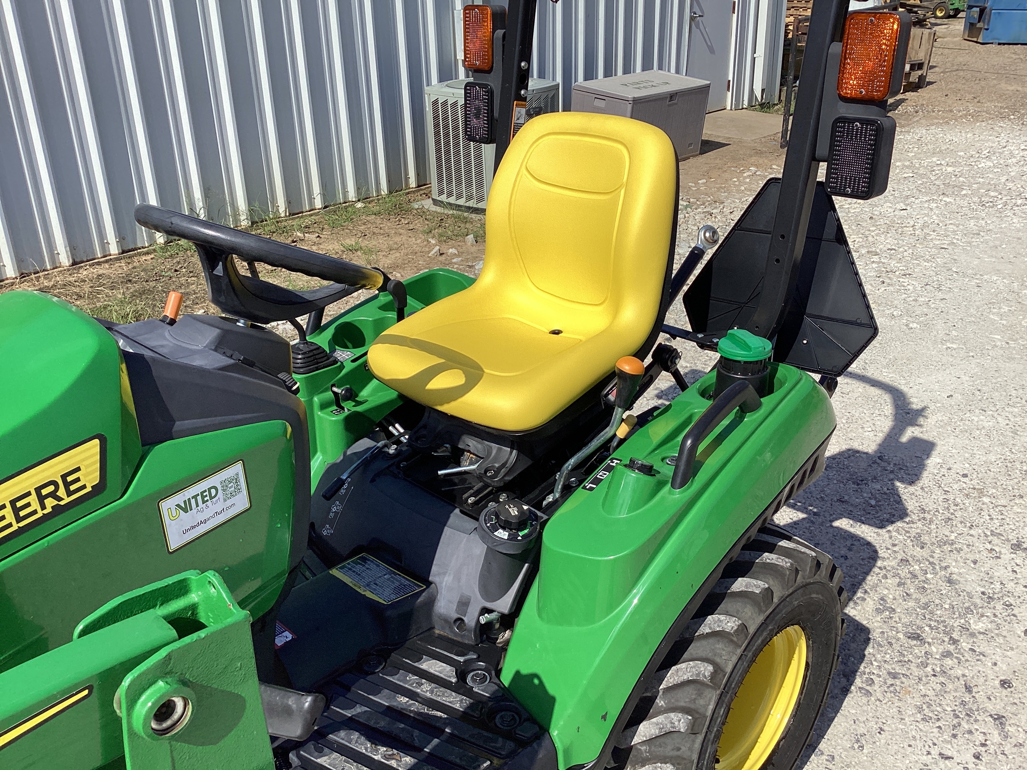 2022 John Deere 1023E Image 11