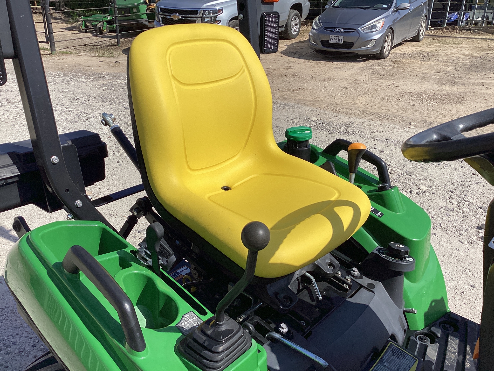 2022 John Deere 1023E Image 12