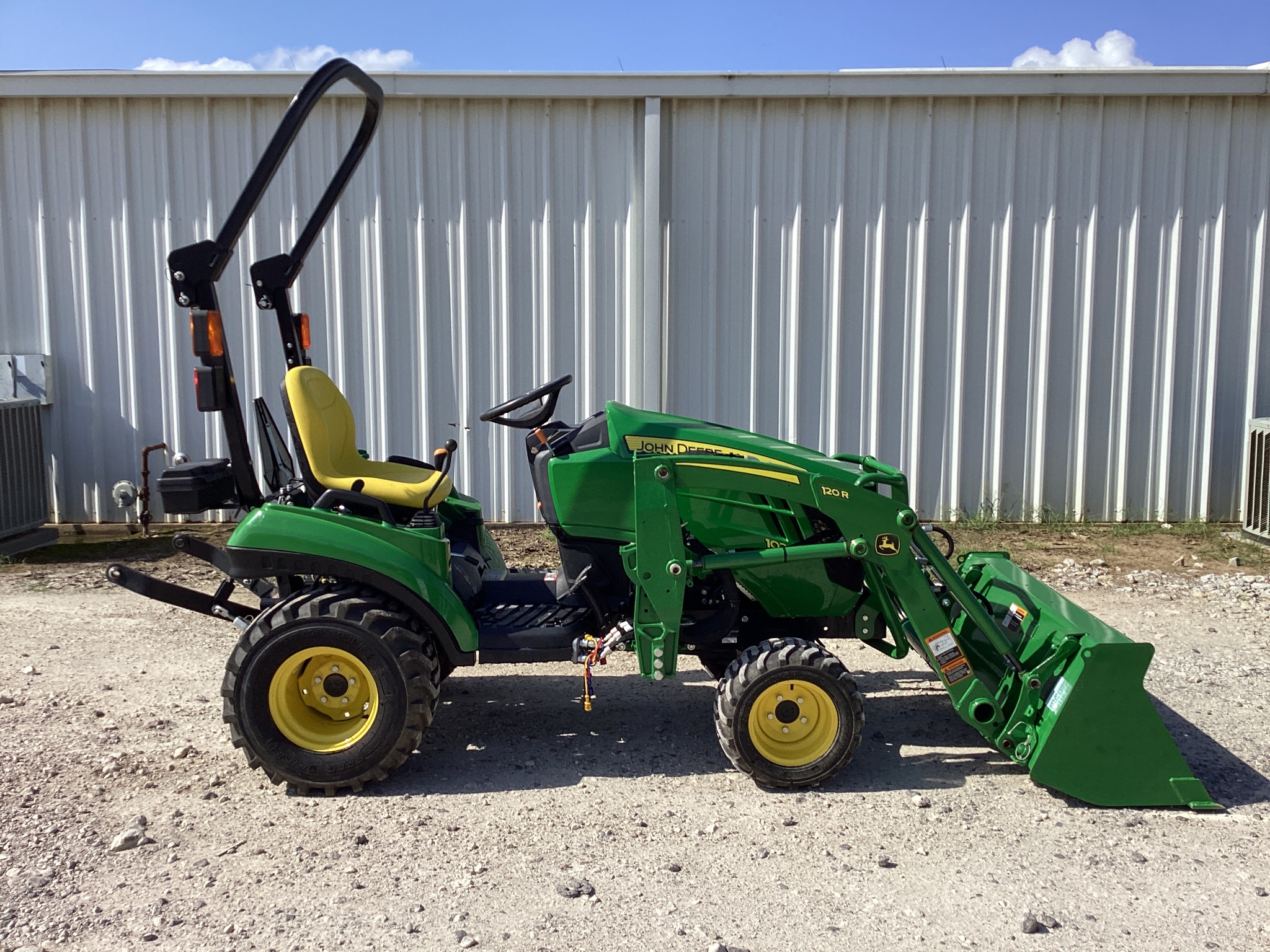 2022 John Deere 1023E Image 4