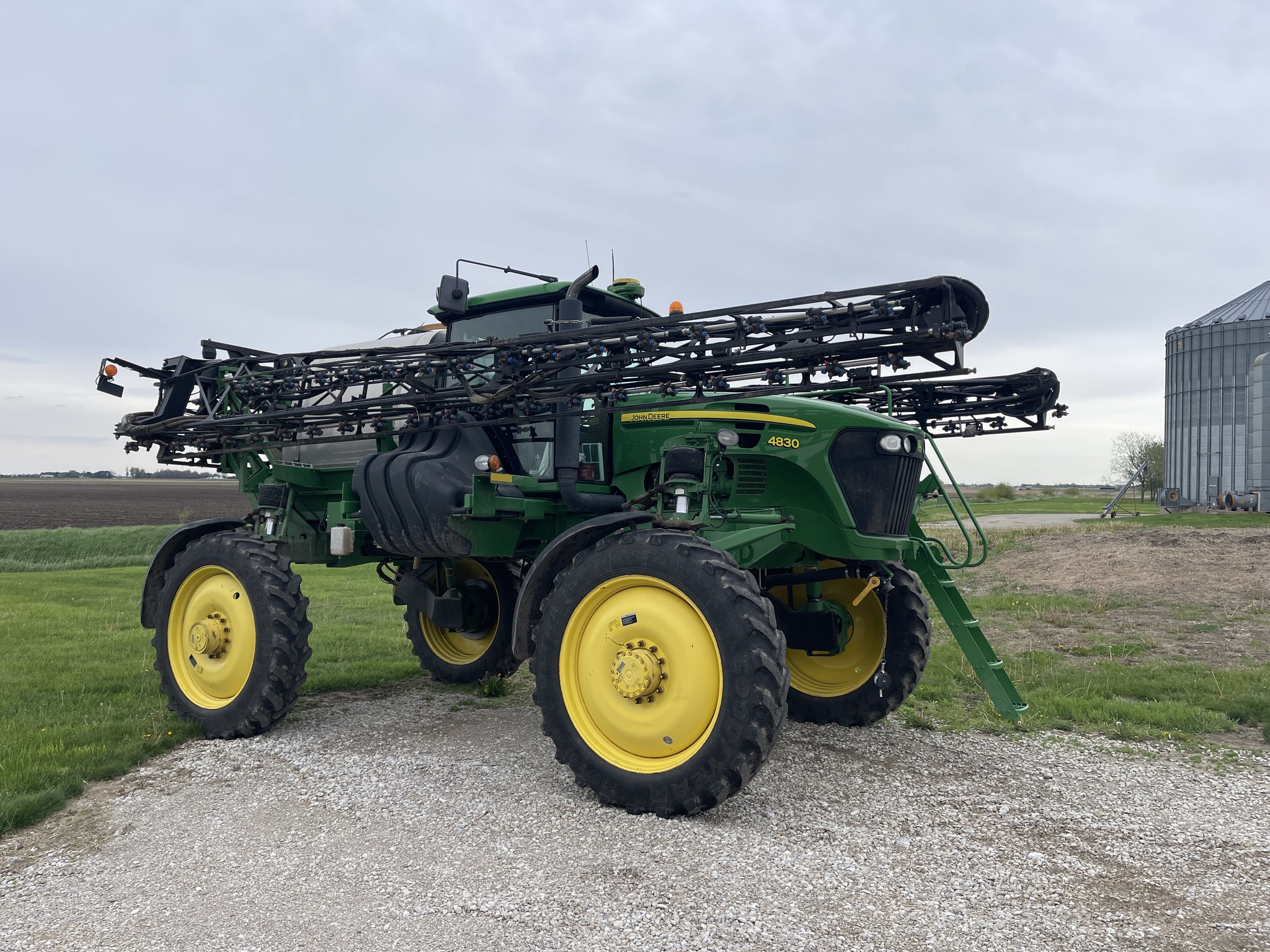 2011 John Deere 4830 Image 2