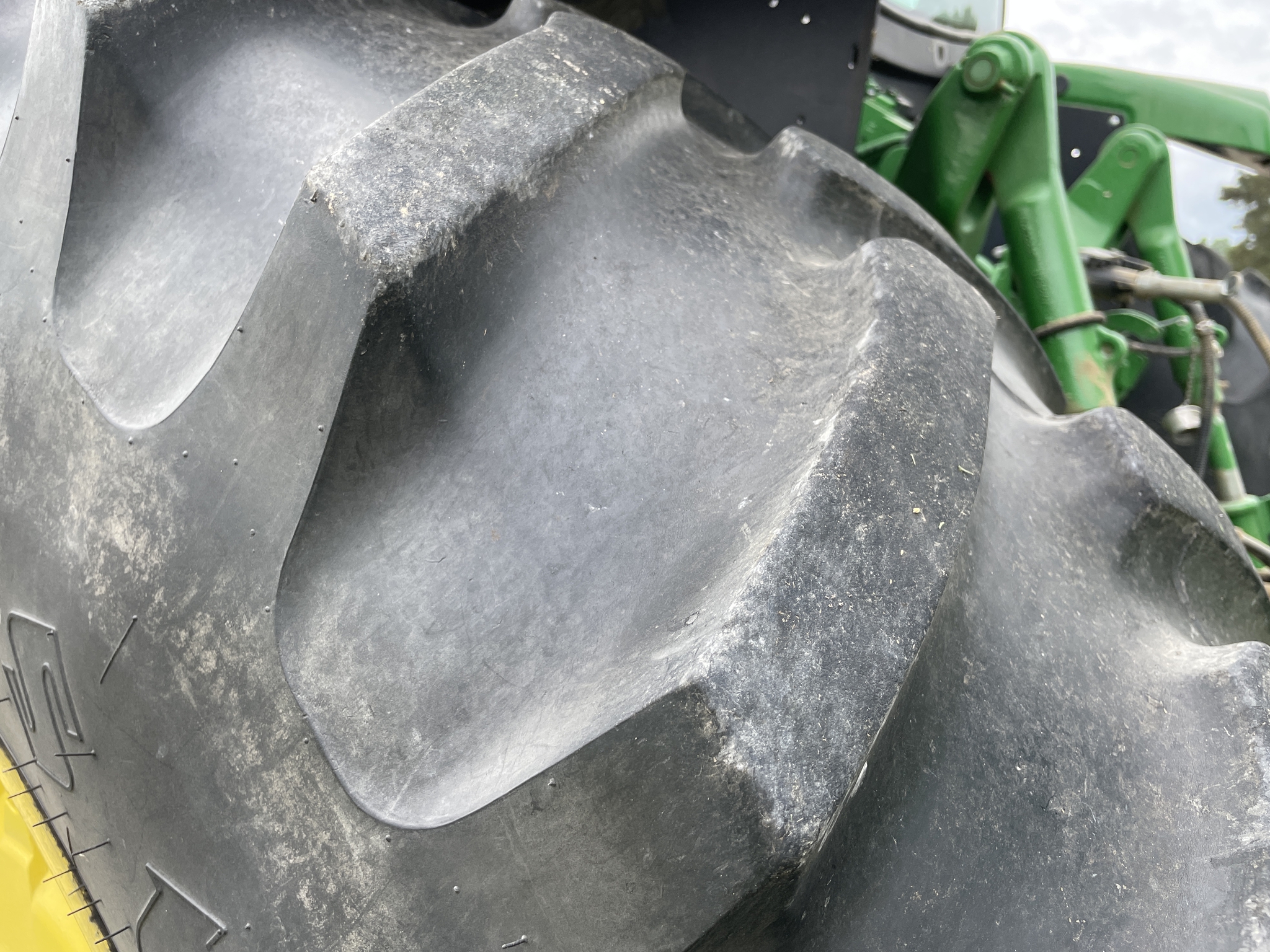 2015 John Deere 6145R Image 17