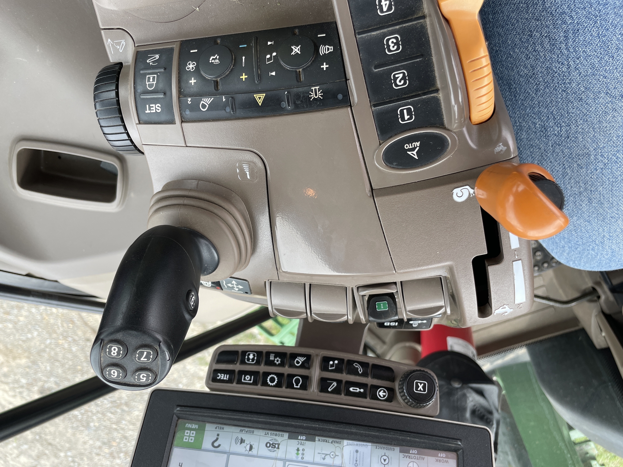 2015 John Deere 6145R Image 10