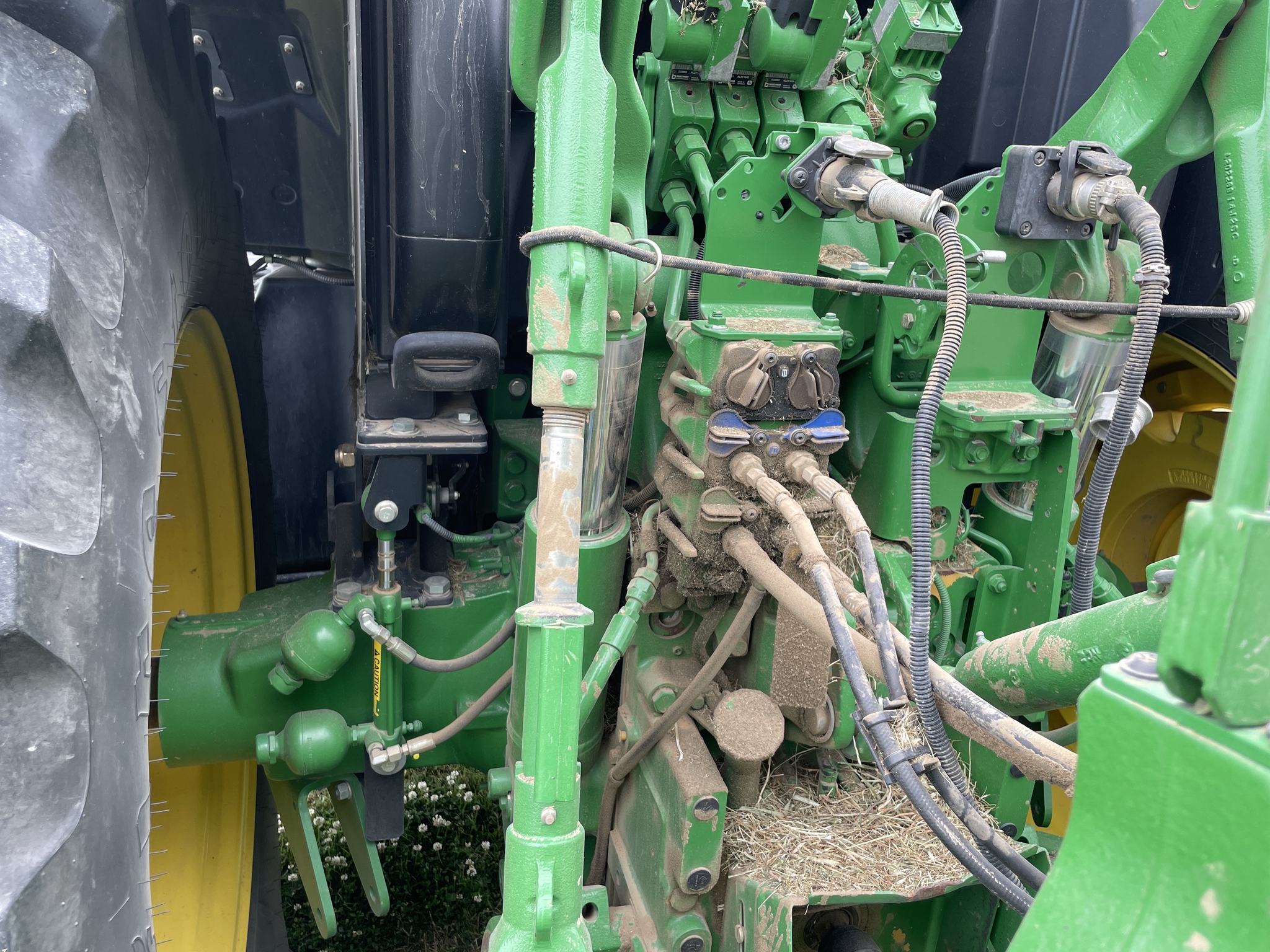 2015 John Deere 6145R Image 11