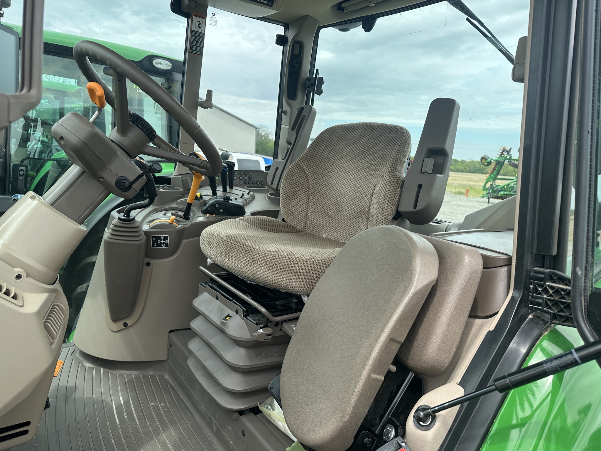 2025 John Deere 6M 115 Image 10