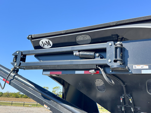 2023 J&M 290 Seed Tender