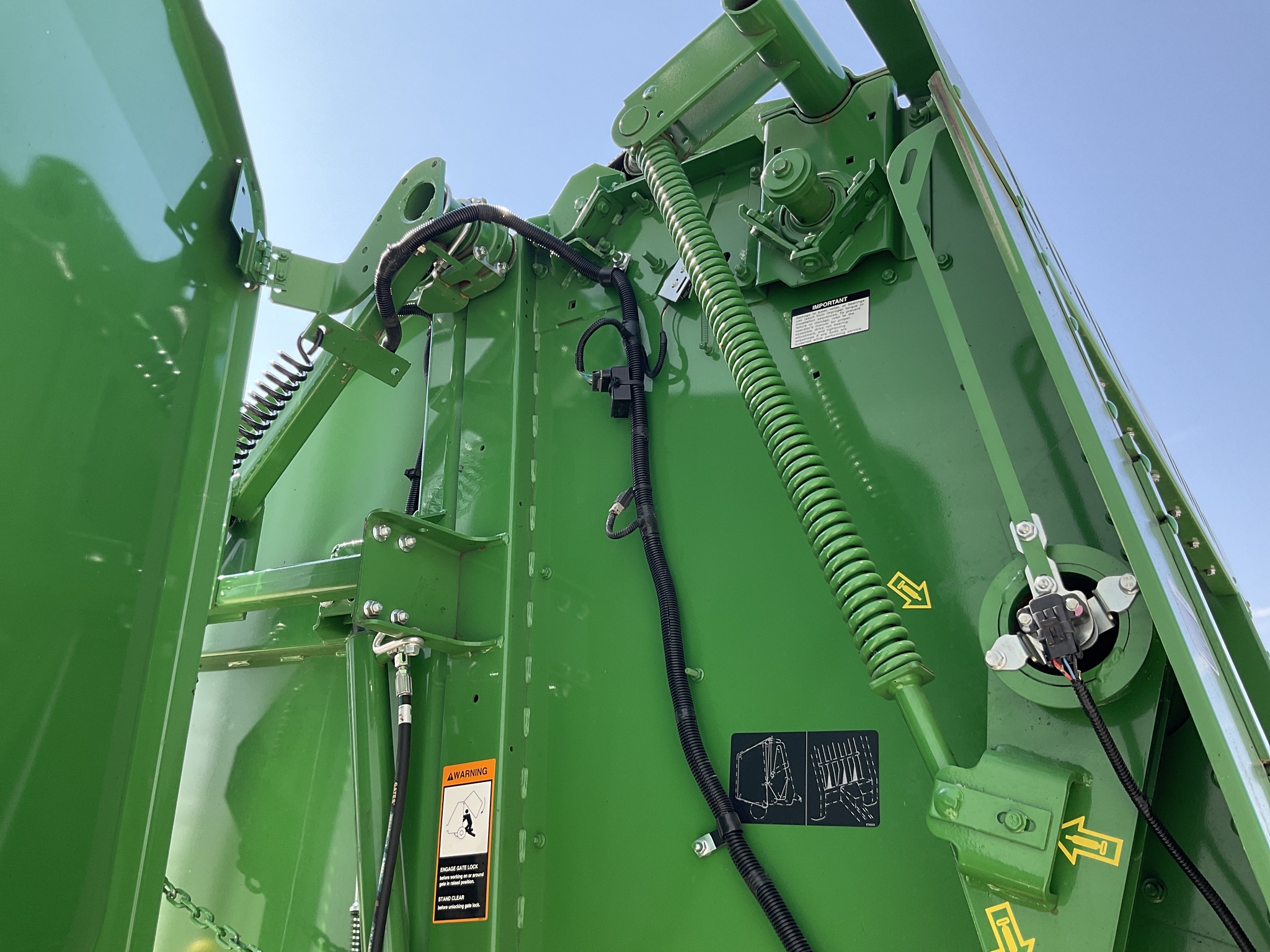 2023 John Deere 560M Image 15