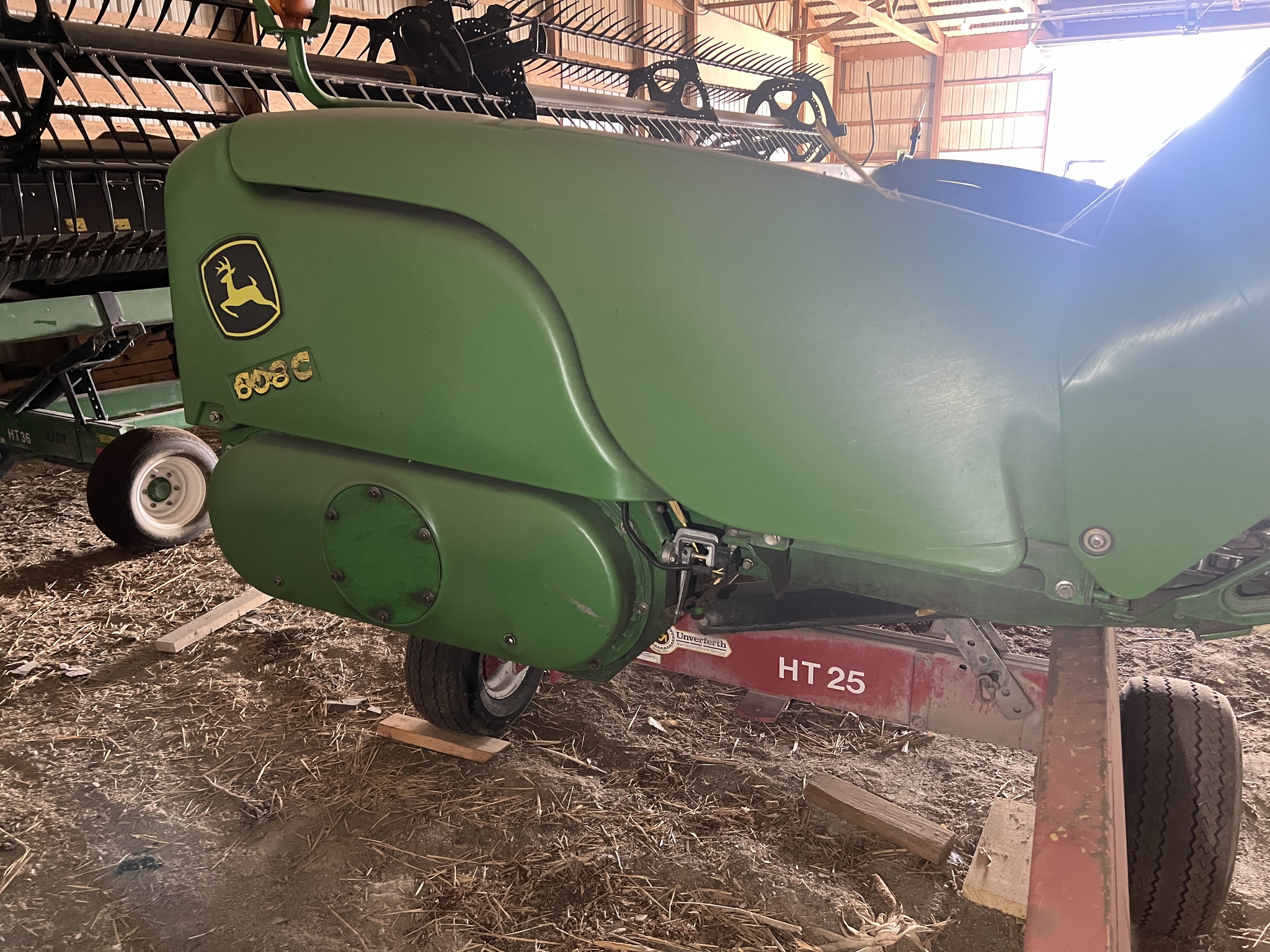 2011 John Deere 608C Image 6
