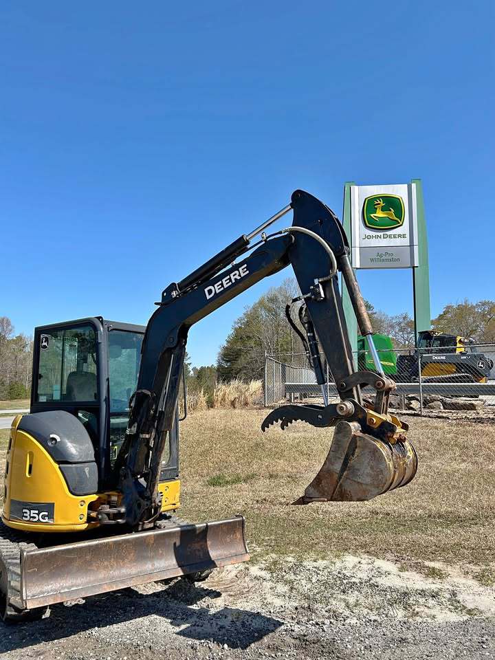 2020 John Deere 35G Image 1