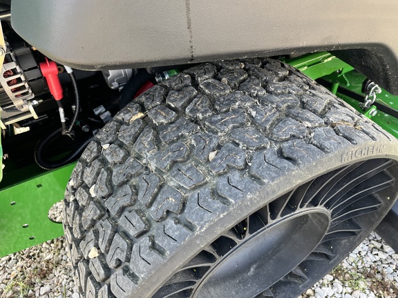 2025 John Deere Z997R - Photo12