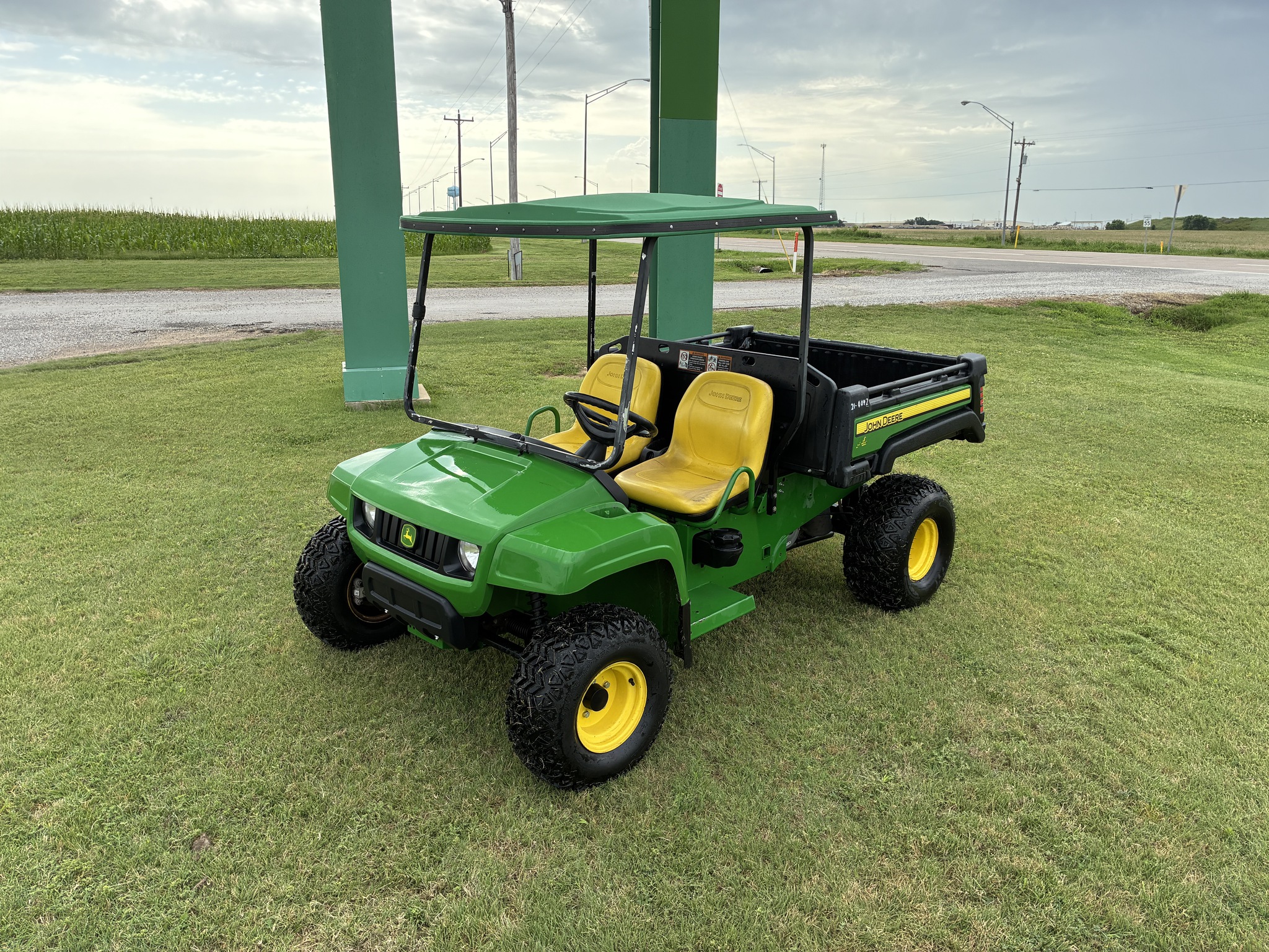 2020 John Deere TX 4X2 Image 1