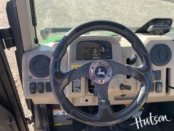 Photo of 2019 John Deere XUV 835R