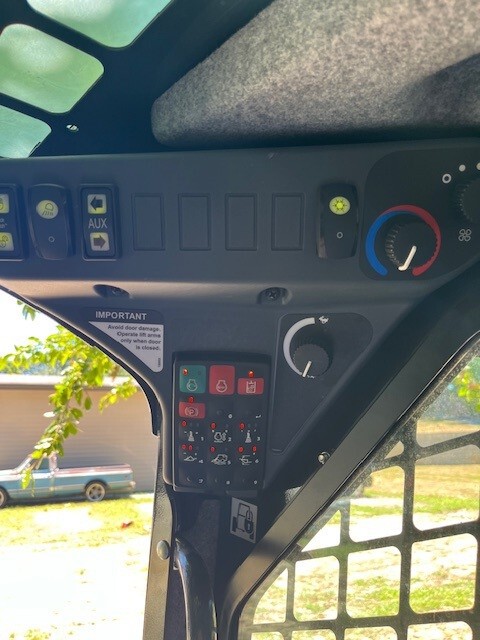 2022 John Deere 333G Image 7