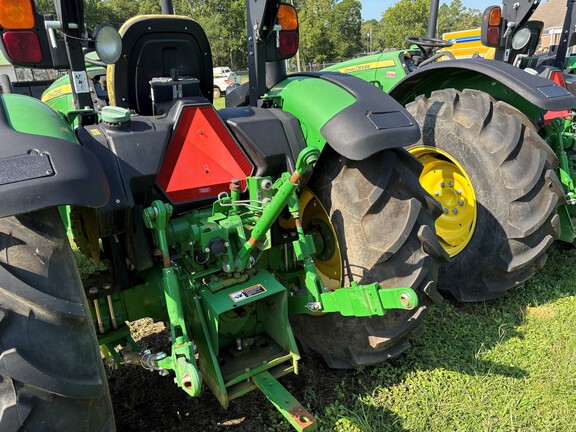 2021 John Deere 5065E Photo 4