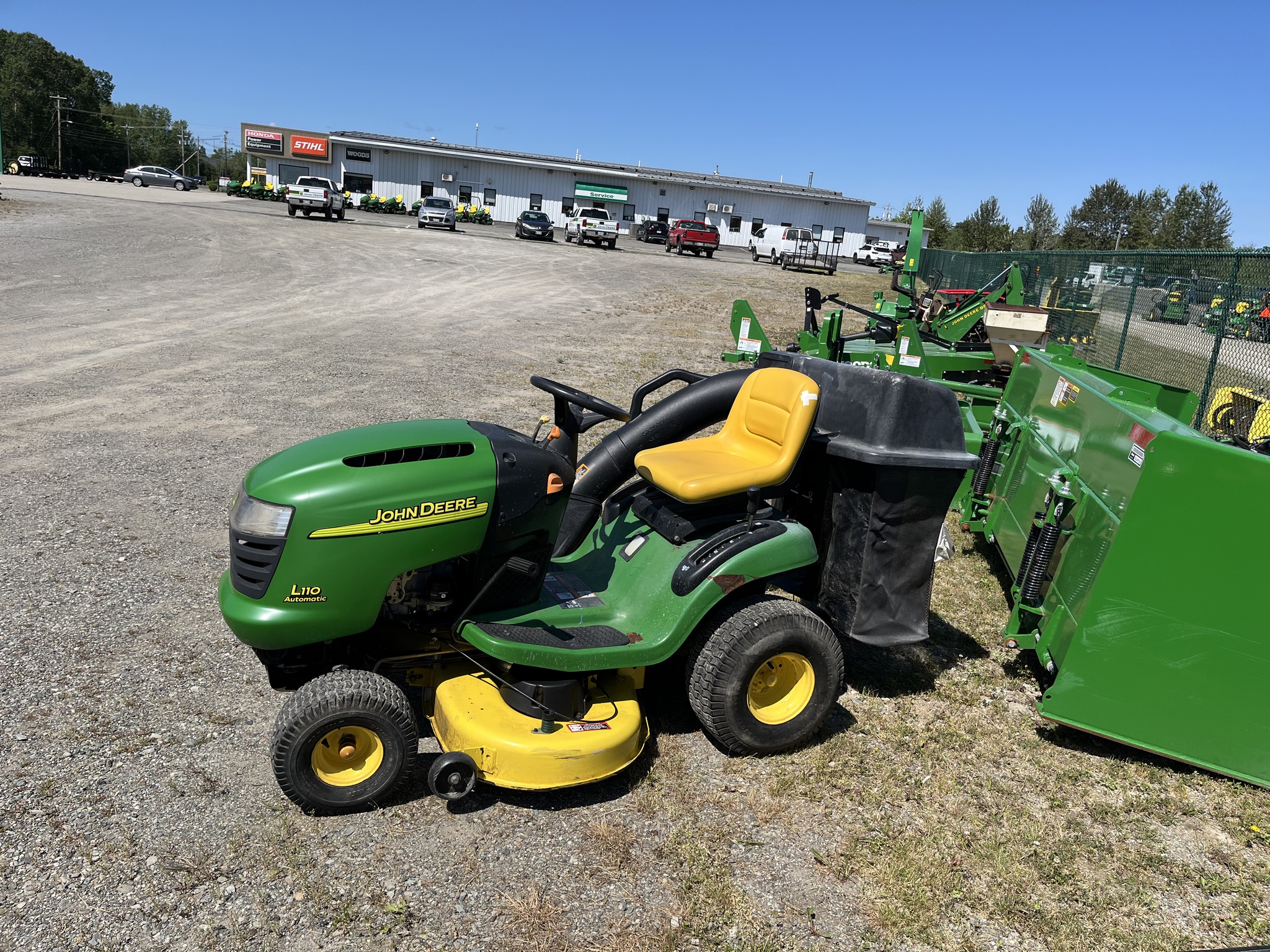 2003 John Deere L110 Image 1