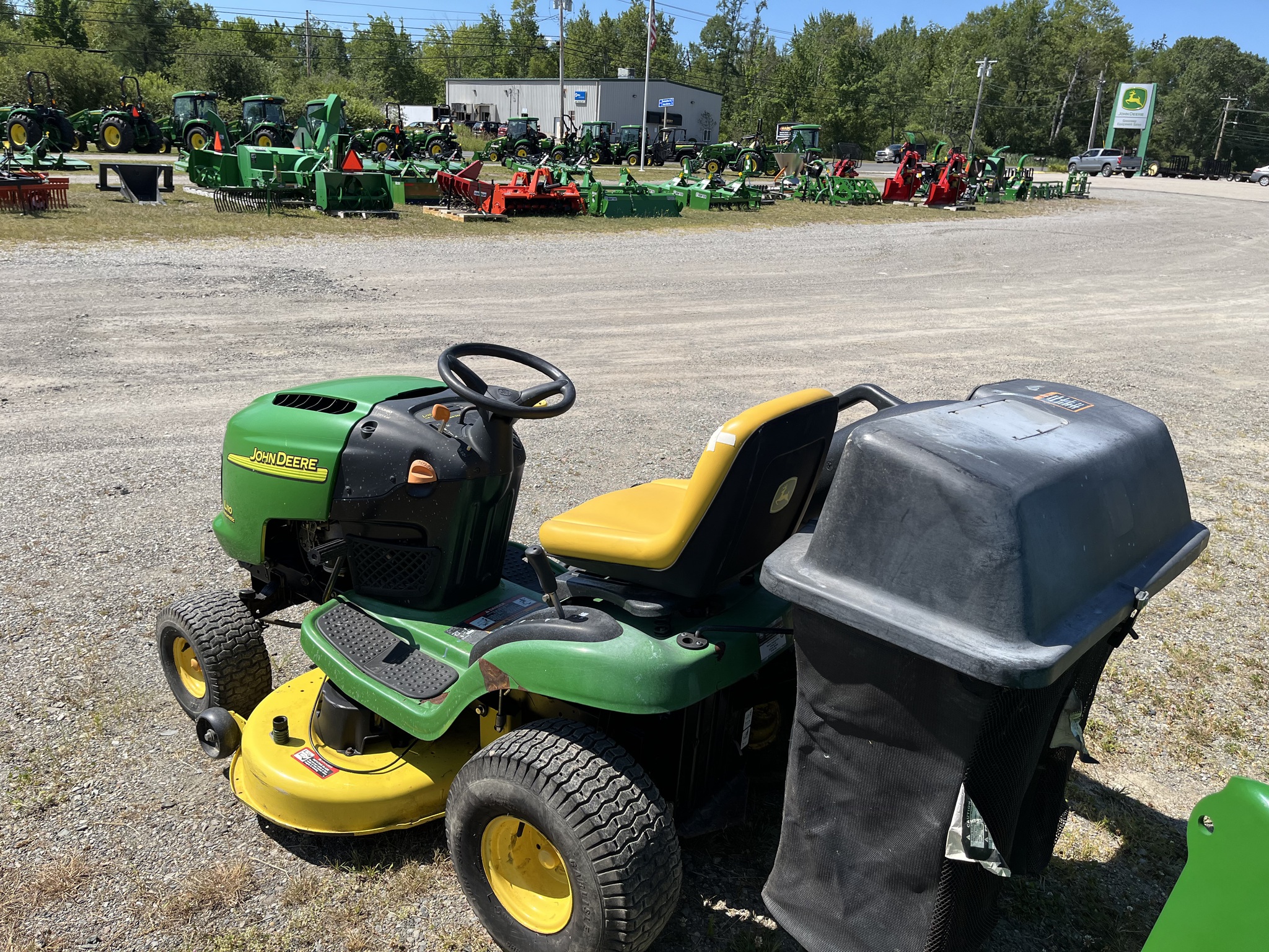 2003 John Deere L110 Image 2