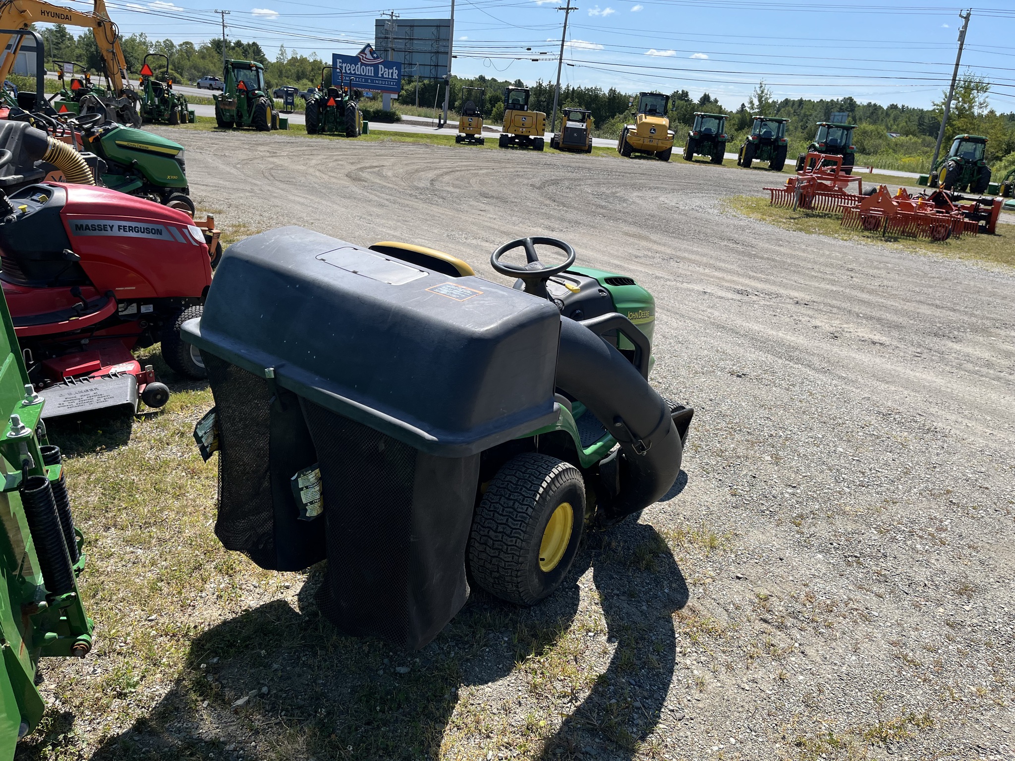 2003 John Deere L110 Image 3