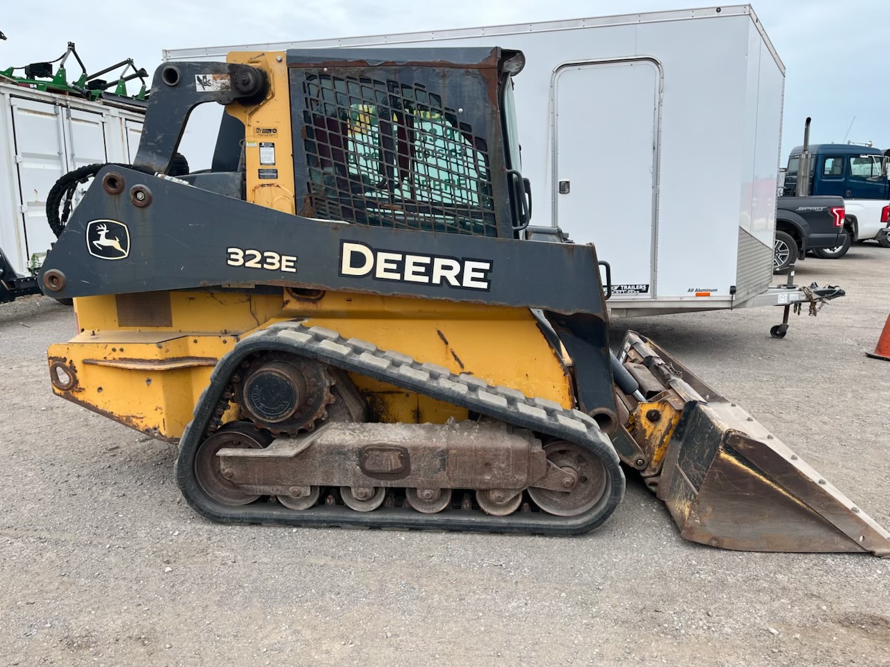 2015 John Deere 323E Image 1